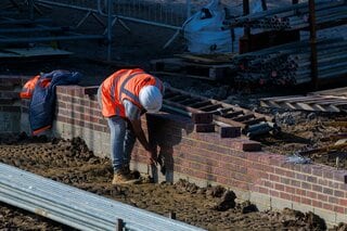 英雇用市場の低迷、金融危機時以来の長期化－進むコスト削減やAI投資| TBS CROSS DIG with Bloomberg