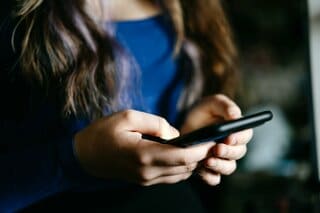 カナダのマニトバ州、若年層のSNSやAIチャットボット利用を禁止へ| TBS CROSS DIG with Bloomberg