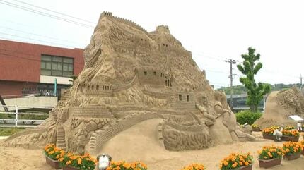 大阪城、万里の長城も砂像に「吹上浜砂の祭典」始まる 今年は「城物語