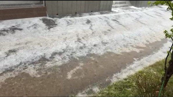 【画像あり】「ひょう」とみられる白い粒が…長野県内「大気の状態が非常に不安定」激しい突風や急な強い雨…信号機も消えて…【北陸新幹線】強風予想で2日午前中から運休や遅れが発生する可能性　|　SBC NEWS | 長野のニュース | SBC信越放送
