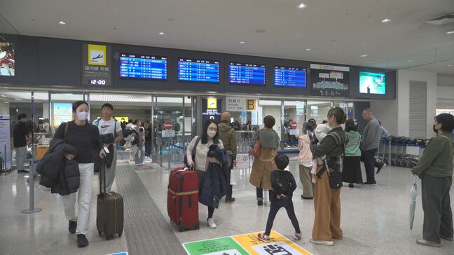 7年ぶりの再会に涙 那覇空港、帰省客でにぎわう|TBS NEWS DIG