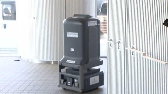 配達員はロボット 人が歩くほどのスピードで最大80キログラムの荷物を・・・ドライバーの負担軽減に期待 福岡市内の団地で実証実験|TBS NEWS DIG
