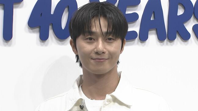 【 パク・ソジュン 】　爽やか全開　全身ホワイトジーンズコーデで登場　「GUESS JEANS」イベント|TBS NEWS DIG