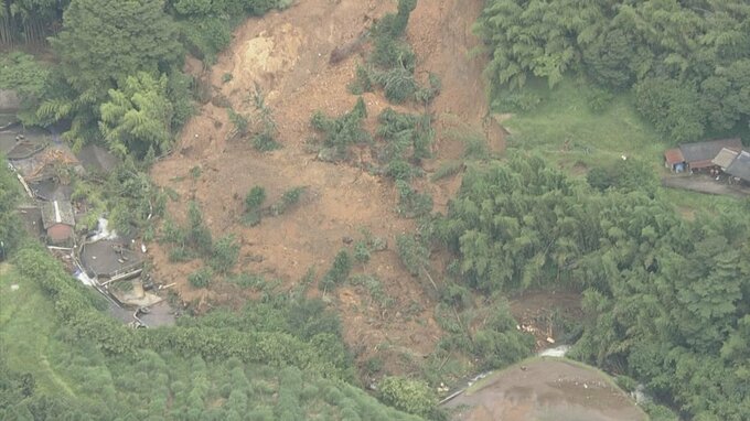 記録的大雨で発生 大分・由布市の土砂崩れ 行方不明男性の捜索続く 現場から仏壇やコルセット見つかる　|　大分のニュース｜OBS NEWS｜大分放送