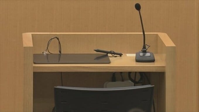 警察官が証言　当時19歳の被告は法廷で目をつむって聞く　甲府殺人放火事件裁判|TBS NEWS DIG