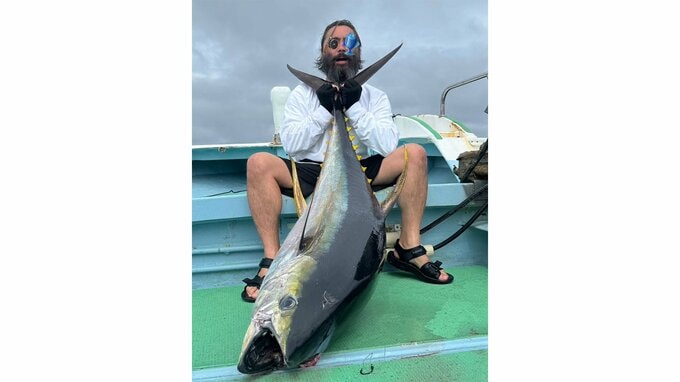 【 山田孝之 】　42歳の誕生日を報告　「60キロの鮪は強かったです」　マグロ釣り上げショットを公開|TBS NEWS DIG