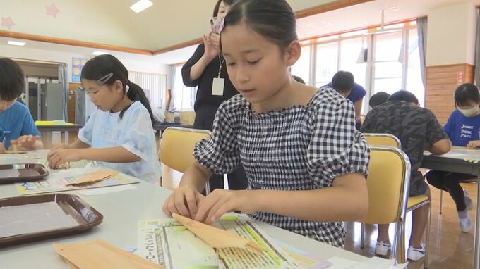 「意外と難しかった。巻く時が」児童が挑戦したのは木のストローづくり　県内企業のモノづくりの技を学ぶ　　|　BSSニュース | BSS山陰放送