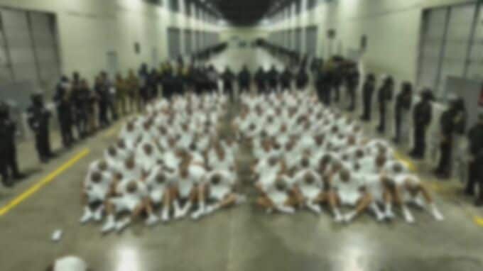 トランプ政権が敵性外国人法を適用し、国外追放したベネズエラ人のなかに犯罪歴がない亡命申請中の男性が…エルサルバドルの巨大刑務所に収容されたか|TBS NEWS DIG