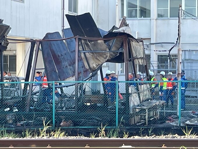 「中学校から爆発音」敷地内の小屋と軽トラック焼ける火事　宮城・東松島市|TBS NEWS DIG