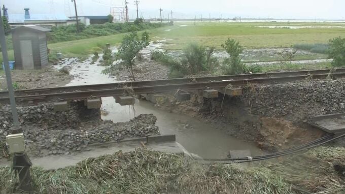 記録的大雨でレールが浮く…JR七尾線・高松～七尾間は28日終日運休 運転再開めど立たず|TBS NEWS DIG