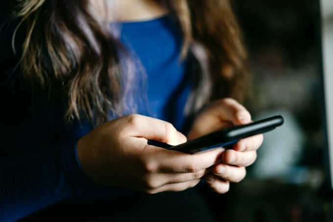 カナダのマニトバ州、若年層のSNSやAIチャットボット利用を禁止へ