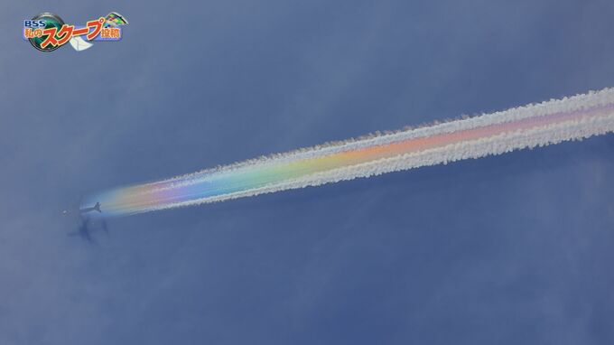 驚き「虹色の飛行機雲」が撮れた　不思議な現象、なぜ？　島根県出雲市|TBS NEWS DIG