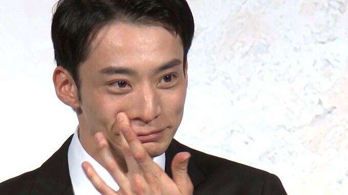 競泳・入江陵介が涙の引退会見「すごくぽっかり穴が開いた」今後は後進の育成、大学院へ 　先輩・北島康介登場のサプライズにまた涙|TBS NEWS DIG