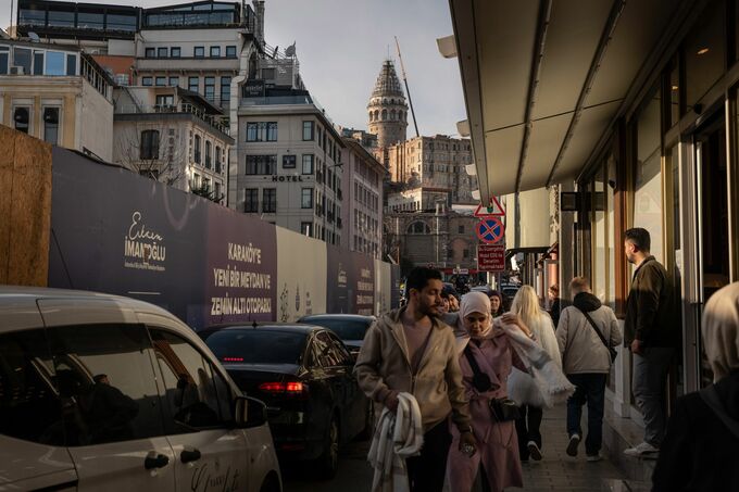 トルコ、2025年の最低賃金を30％引き上げ－予想通りで投資家は安ど