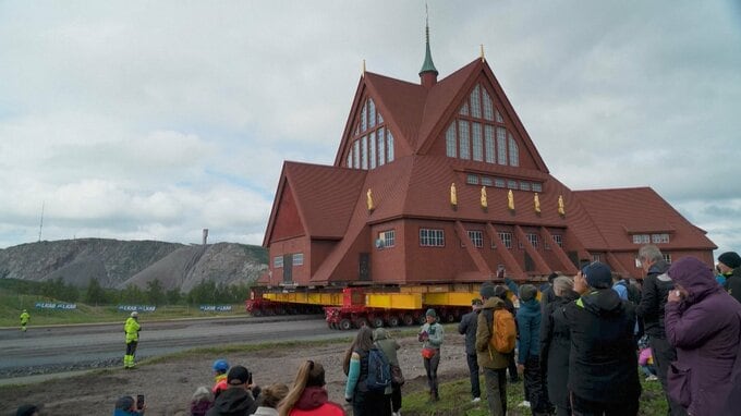 スウェーデンの“最も美しい”キルナ教会　陥没危機で丸ごとお引っ越し　時速500メートルで2日かけ|TBS NEWS DIG
