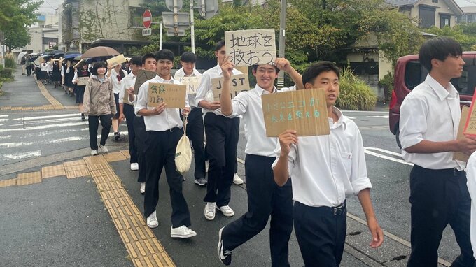 「save the future! 未来を守ろう!」浜松開誠館中・高の生徒約1000人が気候危機を訴え中心市街地を練り歩く【静岡】|TBS NEWS DIG