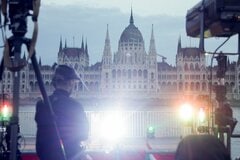 選挙大敗のハンガリー首相や側近ら、表舞台から姿消す－出国の臆測も| TBS CROSS DIG with Bloomberg