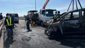 国道1号線の橋で2台の車が衝突・炎上で通行止め 神奈川・平塚市|TBS NEWS DIG