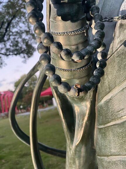 ゲーム「刀剣乱舞」登場の江雪左文字像が破損 数珠の房に被害 警察に