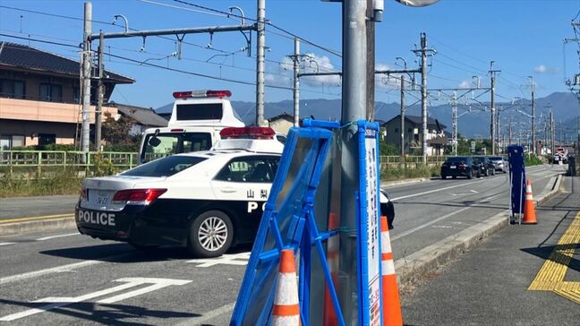 【速報】歩行者と車両の衝突事故　60代女性が重体見込み　県道208号線の松本踏切～山崎踏切までの間を通行止め　山梨|TBS NEWS DIG