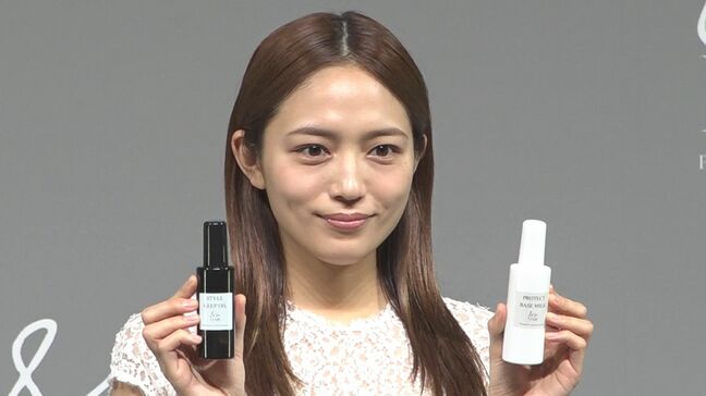 【 川口春奈 】 クールポコの「やっちまったな~」まねネタも披露 「カッサコームの太い方で、毛穴を “ かっぴらかせています ” 」|TBS NEWS DIG