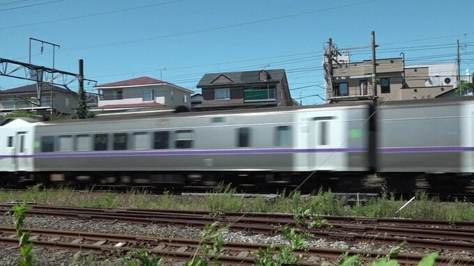 線路を通過する列車