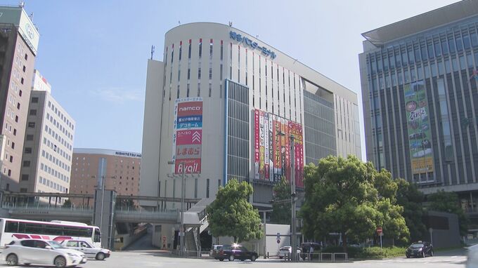 「女性のお尻や股を撮影するため…」博多バスターミナルの女子トイレに侵入した疑い　26歳建設作業員（自称）の男を現行犯逮捕　|　福岡のニュース｜RKB NEWS｜RKB毎日放送
