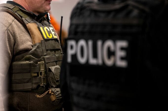 移民逮捕に最大1000ドルのボーナス、トランプ政権が取り締まり強化