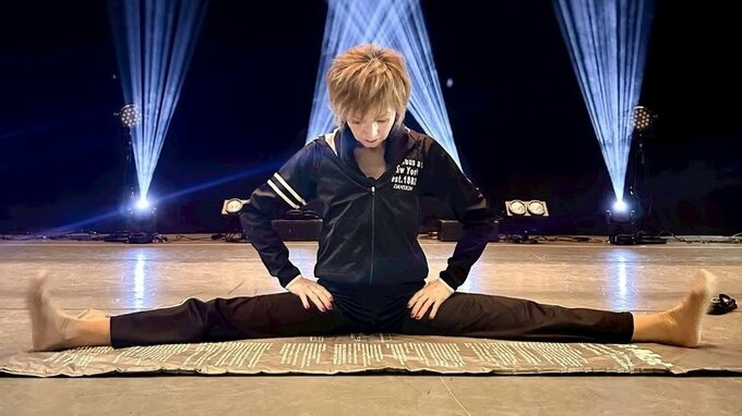 【 小柳ルミ子 】73歳・驚異の開脚〝43年サボらずルーティーン〟柔軟＆ストレッチでデビュー55周年LIVEも無事完走「#継続は力」|TBS NEWS DIG