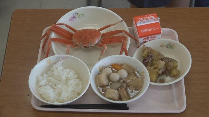 「大人も食べたくなる給食」港町ならでは豪華カニ給食！小学校で1人1杯大盤振る舞い　|　石川県のニュース｜MRO北陸放送