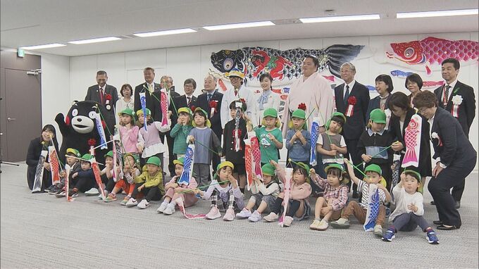 「こいのぼりのように大きく元気に」こども家庭庁でこいのぼりの掲揚式　くまモンやさかなクンら参加