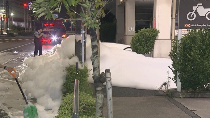 【地震】東京・足立区「オーケー一ツ家店」で消火剤噴出　店舗前が泡だらけに　足立区では最大震度5弱の揺れを観測|TBS NEWS DIG