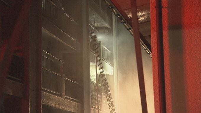 「3階が燃えている」アパートの1室全焼　住人は外出中でけがなしも飼い犬死ぬ　福島・郡山市|TBS NEWS DIG