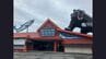 店舗の屋根に巨大なクマと鮭のオブジェ「かに御殿」運営会社のマルヨシ水産が事業停止し破産申請の準備に入る　北海道白老町　|　北海道のニュース｜HBC北海道放送