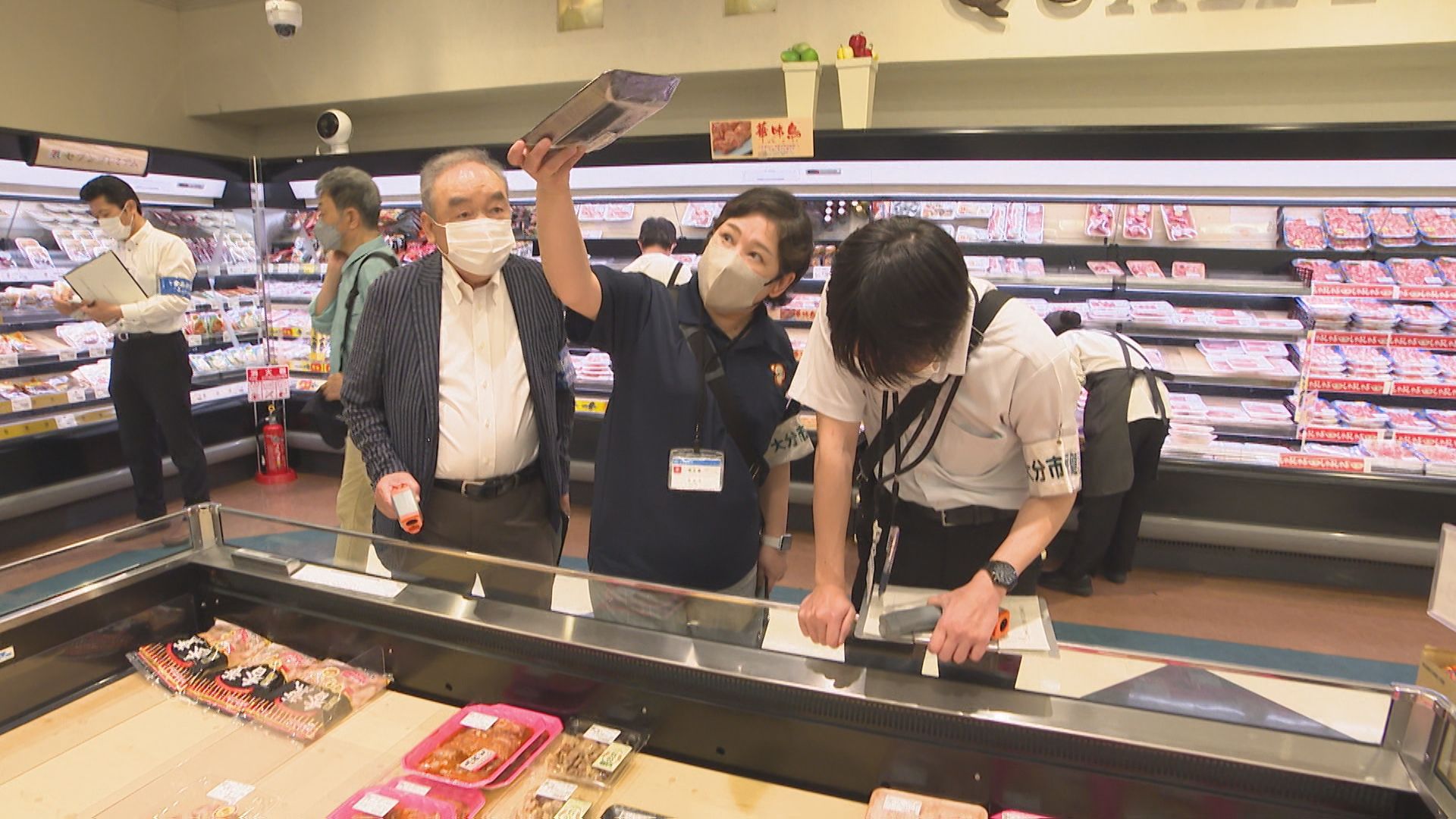 夏場の食中毒防止へ 「早く持ち帰って冷蔵庫に入れて」 全国一斉の食品