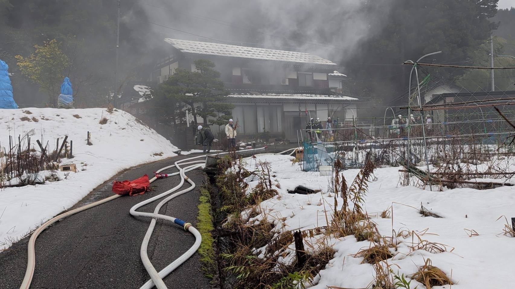 氷見市岩瀬で住宅火災 「2階の窓から火煙が見える」住民が通報 消火