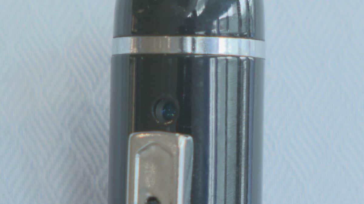 「ここまで手口が進化している」ボールペンや電卓型も…“盗撮用”小型カメラを紹介する展示会 大学准教授らが開催