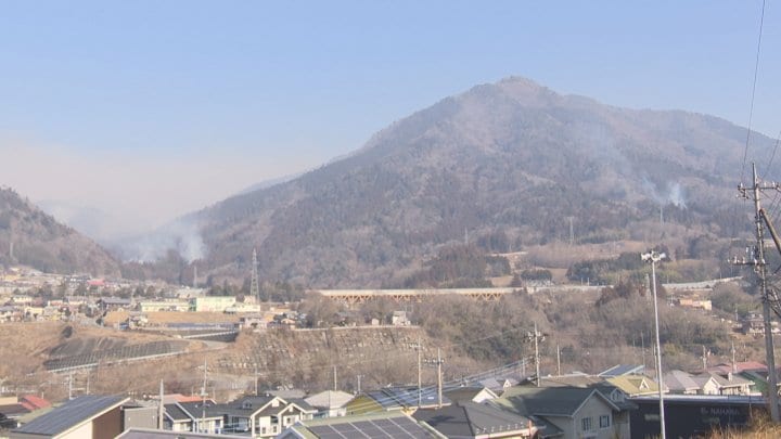 山梨県東部の山林火災は発生から10日目　消火活動続くも大月市で延焼拡大