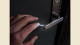 冬に気になる静電気 原因は「乾燥」と「重ね着」 今すぐできる3つの対策 元日までは晴天と乾燥つづく見通し|TBS NEWS DIG