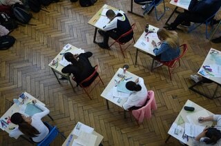 CFA証券アナリスト試験、レベル2合格率は43%に上昇－過去平均下回る| TBS CROSS DIG with Bloomberg