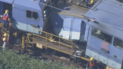 【中古】 新幹線事故 追突した車両の運転士は首を骨折の重傷 東海道新幹線の保線作業中の