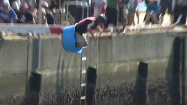 「めちゃ気持ちよかったです」恒例“人間カーリング”で白熱! 愛媛・西予市三瓶町|TBS NEWS DIG