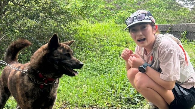【 井上咲楽 】山道で「立派な犬ちゃん」「接し方が分からない」 でも雰囲気はほのぼの 来週開催のトレイルランイベントへの練習中に|TBS NEWS DIG