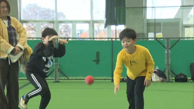 ファジアーノ岡山がすべての人がいっしょに楽しめるスポーツの体験イベント開催 杖をつきながらプレーするアンプティーサッカーなど|TBS NEWS DIG