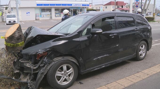 車3台が絡む多重事故、衝突のはずみで2台が街路樹に衝突し大破　50代くらいの男性が意識不明　30代くらいの男性も負傷し搬送　北海道函館市|TBS NEWS DIG