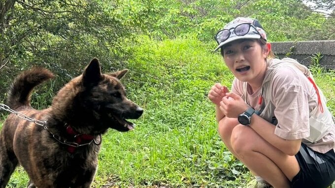 【 井上咲楽 】山道で「立派な犬ちゃん」「接し方が分からない」　でも雰囲気はほのぼの 来週開催のトレイルランイベントへの練習中に|TBS NEWS DIG