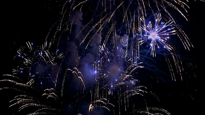 サンポート地区で夏の夜を彩る花火大会　うどんをテーマにした花火など6000発【岡山】|TBS NEWS DIG