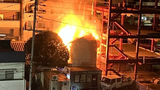 ２階建ての空き家を全焼　安佐南区役所付近の住宅街　「炎と煙が見える」と通報相次ぐ　広島市　|　RCC NEWS | 広島ニュース | RCC中国放送