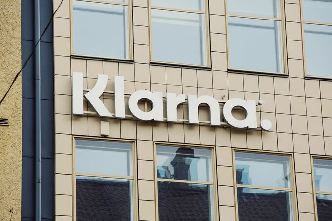 ＡＩ導入で新規採用停止したクラーナ、生産性向上を給与で還元と約束