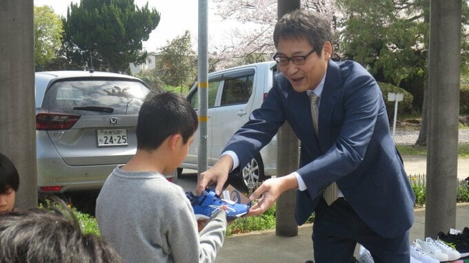 児童養護施設で暮らす子どもたち28人 心がこもった靴をプレゼント 大分|TBS NEWS DIG